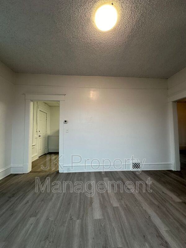 604 2nd Ave S - Photo 5 of 20