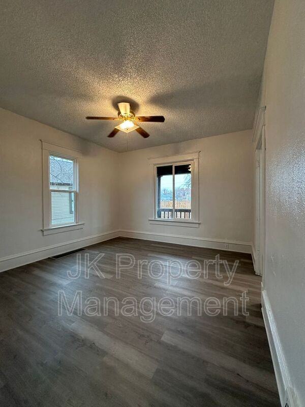 604 2nd Ave S - Photo 6 of 20