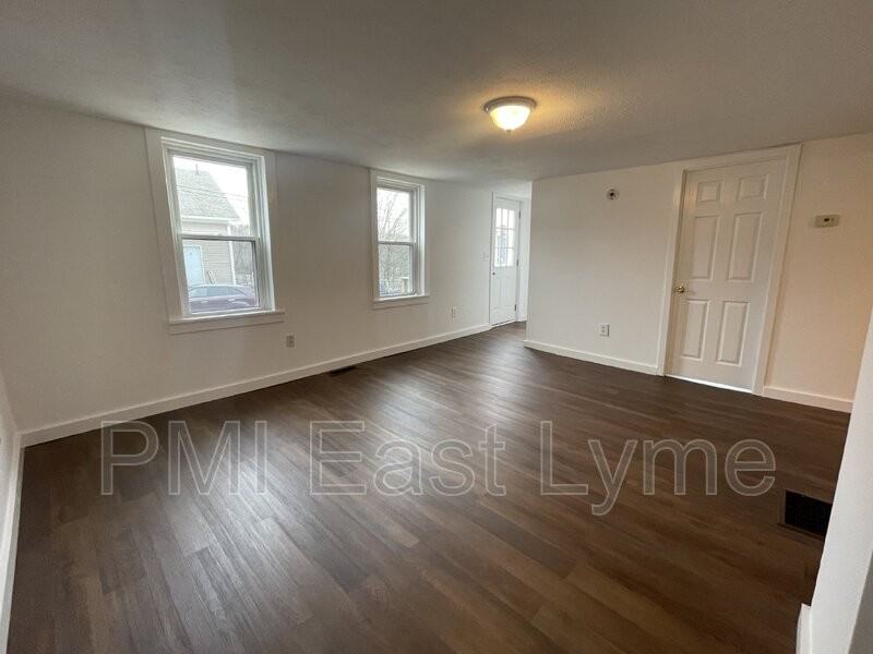 19 Railroad Ave - Photo 2 of 14