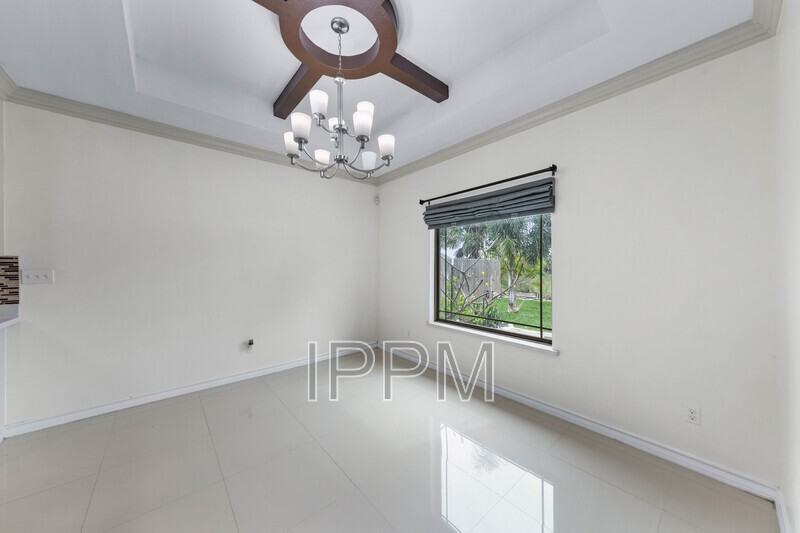 7288 Rain Forest Dr - Photo 5 of 19