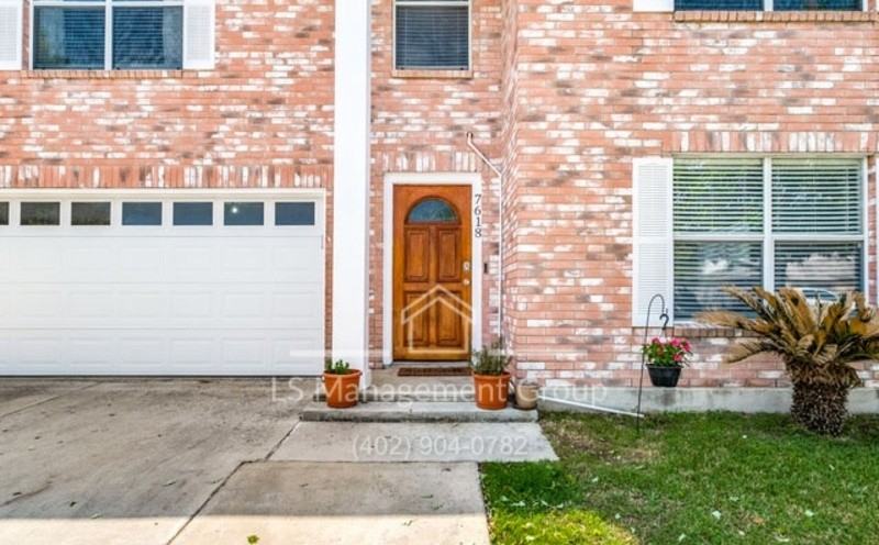 7618 Van Ness - Photo 2 of 25