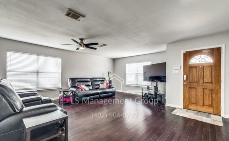 7618 Van Ness - Photo 3 of 25