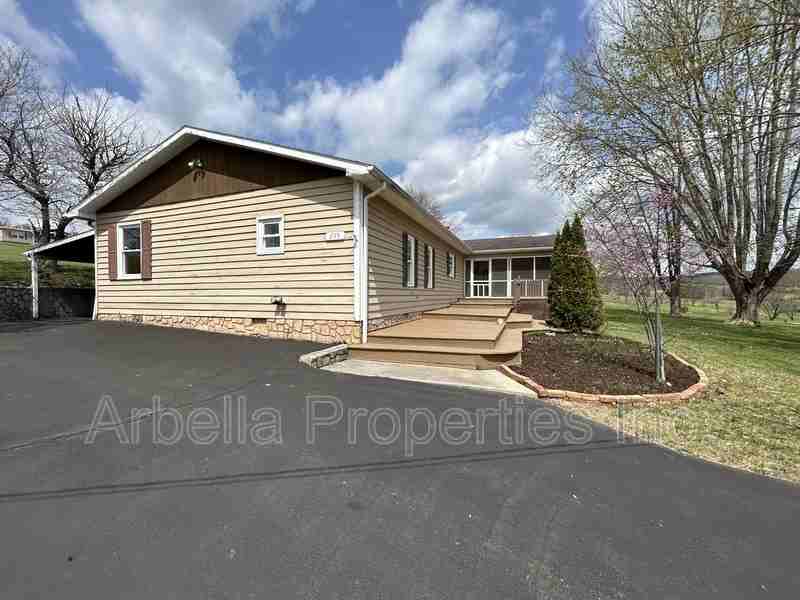 295 Arrowood Rd - Photo 2 of 28