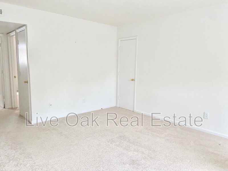 1309 Cypress Ave #102 - Photo 3 of 12