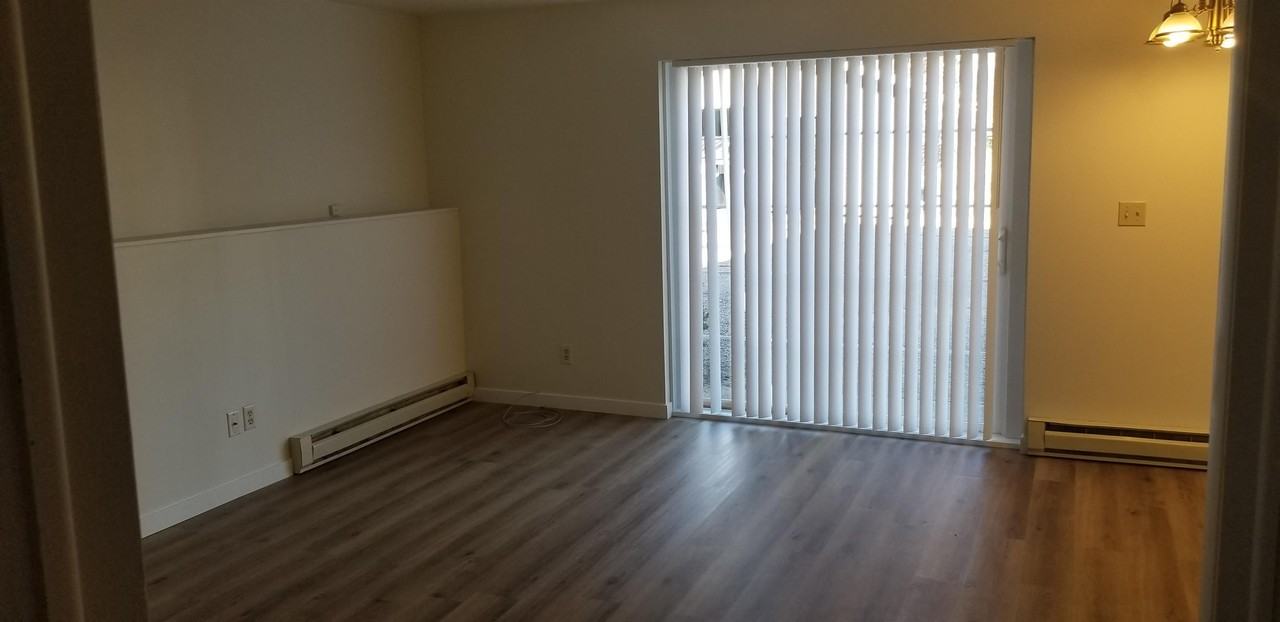 376 Lincoln Street - Photo 4 of 12