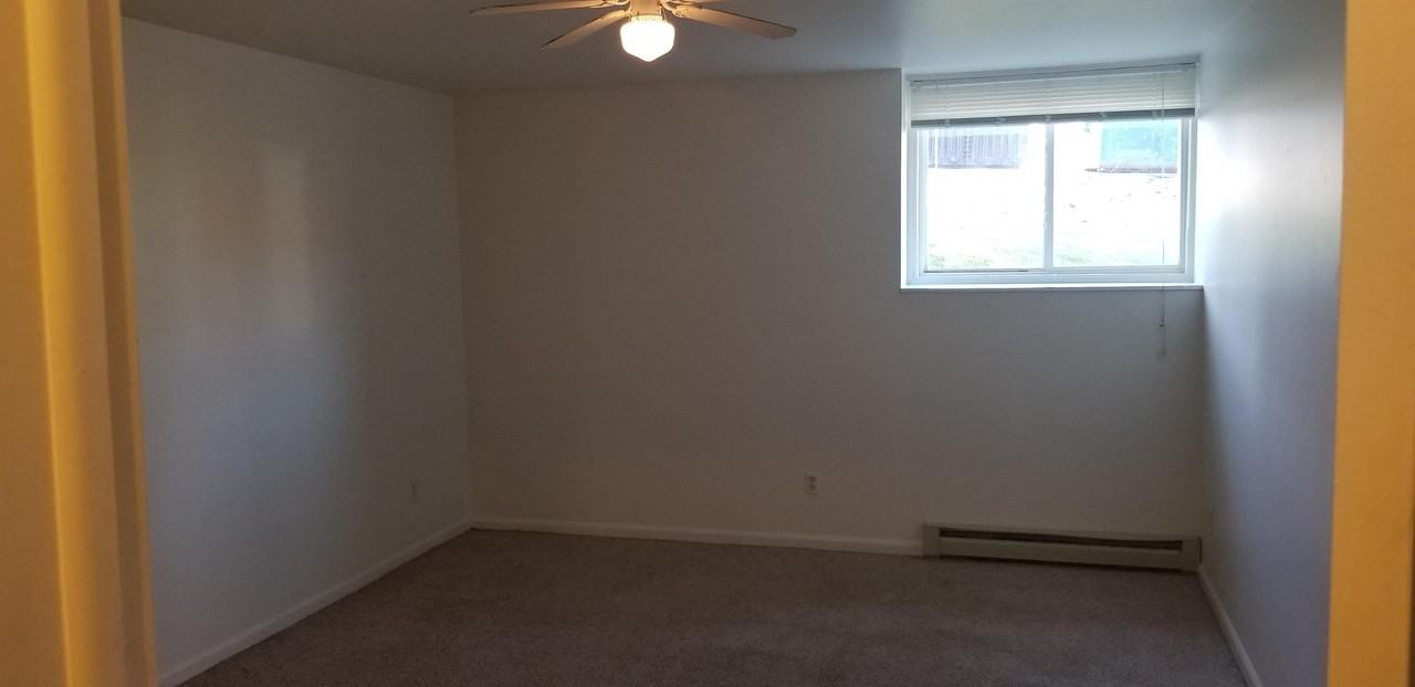 376 Lincoln Street - Photo 5 of 12