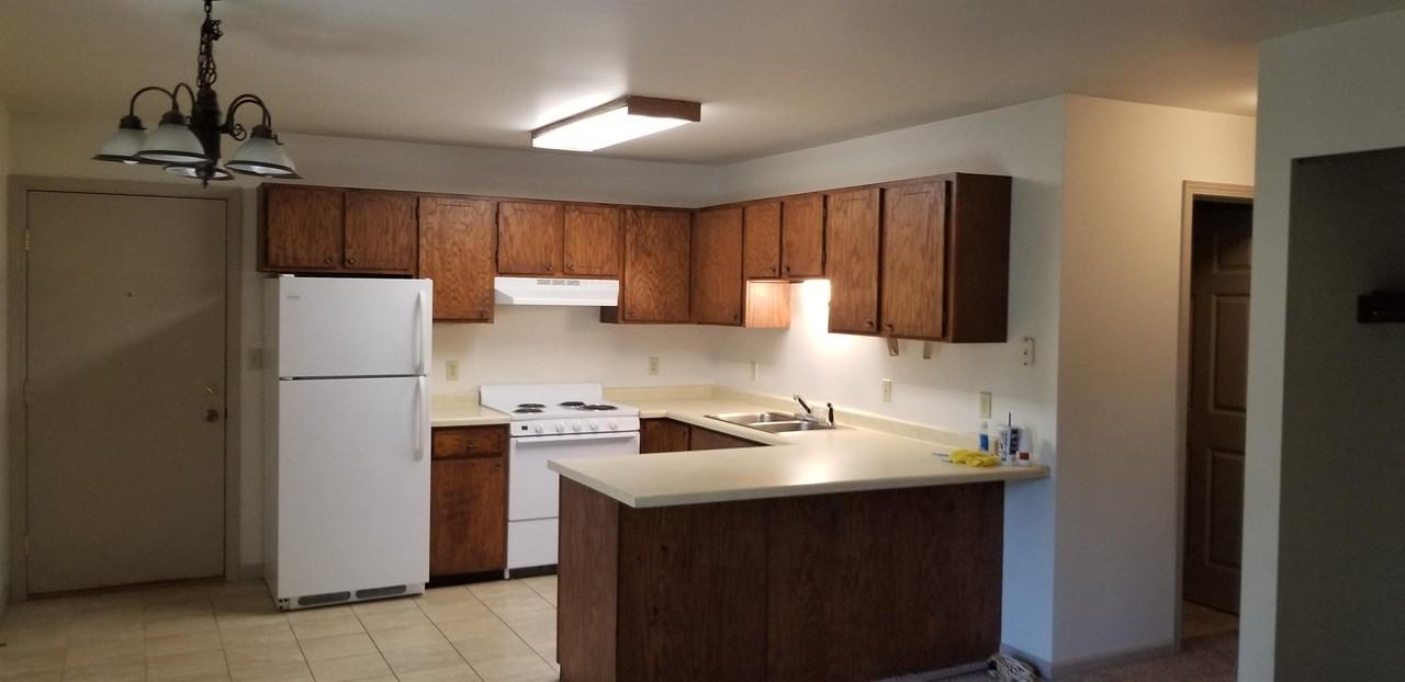 376 Lincoln Street - Photo 7 of 12