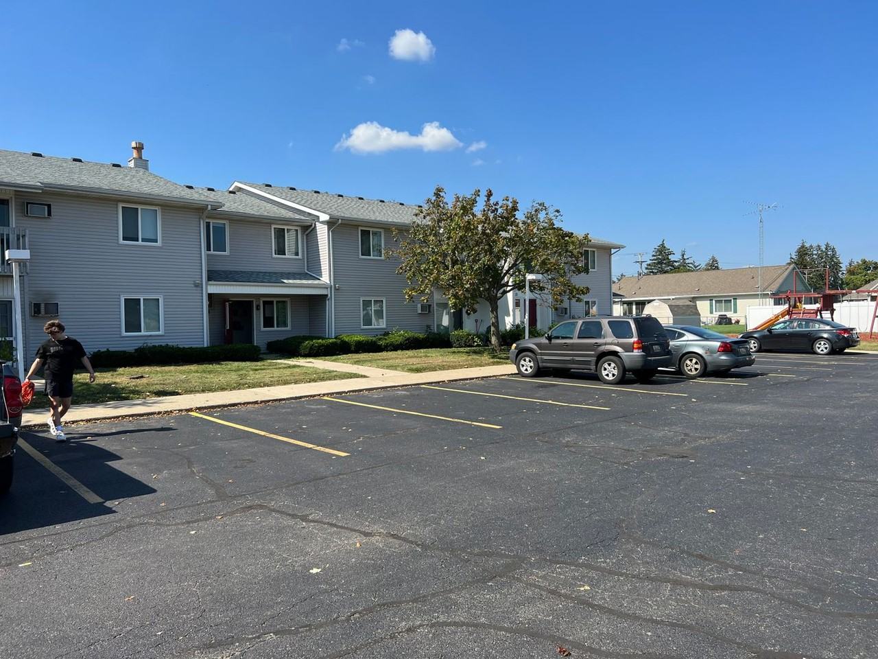 Brookfield Apartments - Photo 6 of 25