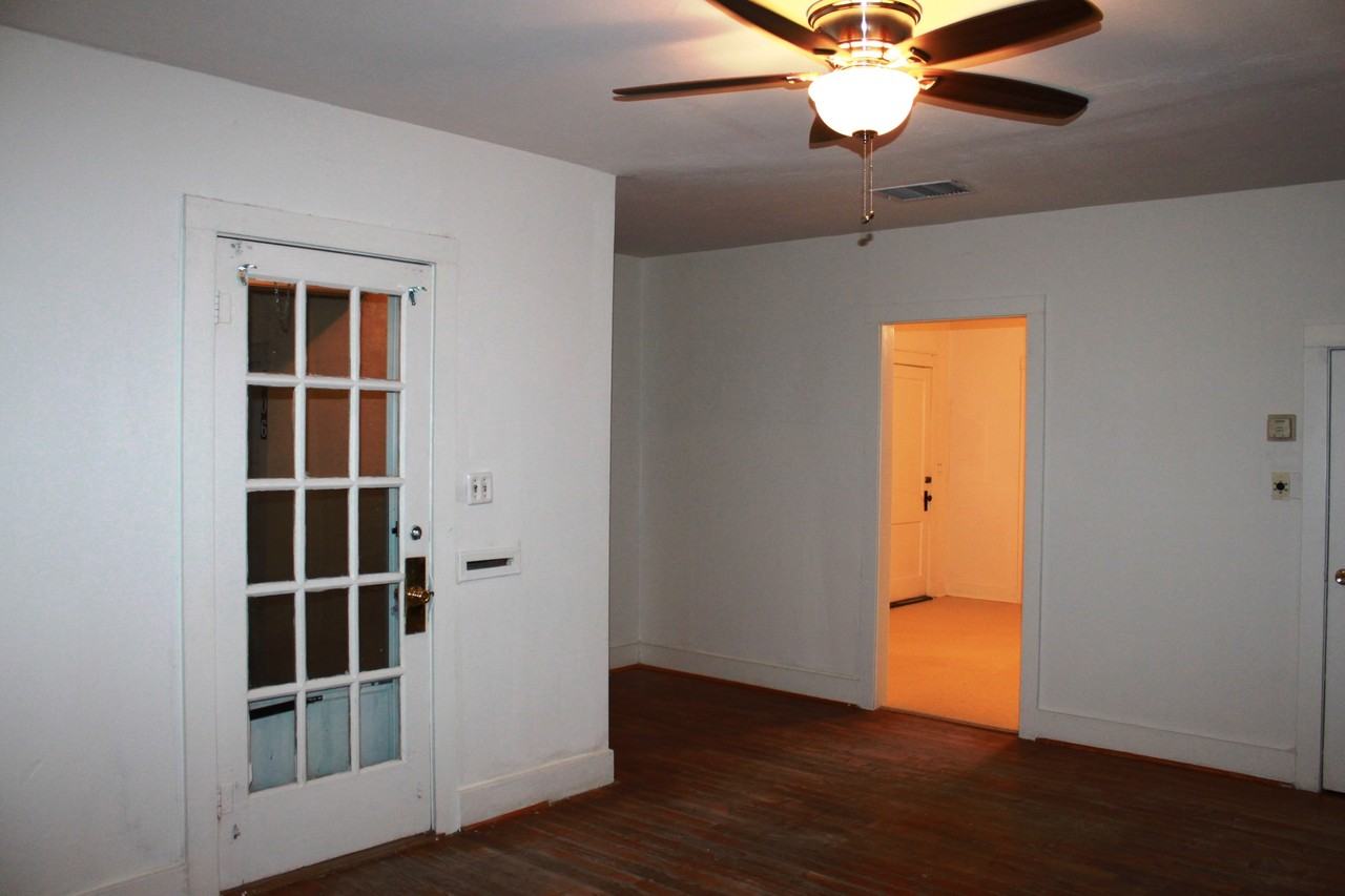 306 N Oklahoma St - Photo 2 of 15