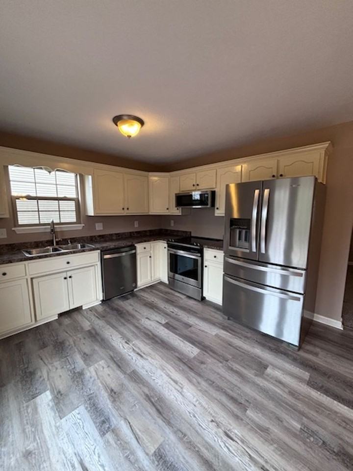 156 Madison Rae Blvd - Photo 5 of 30