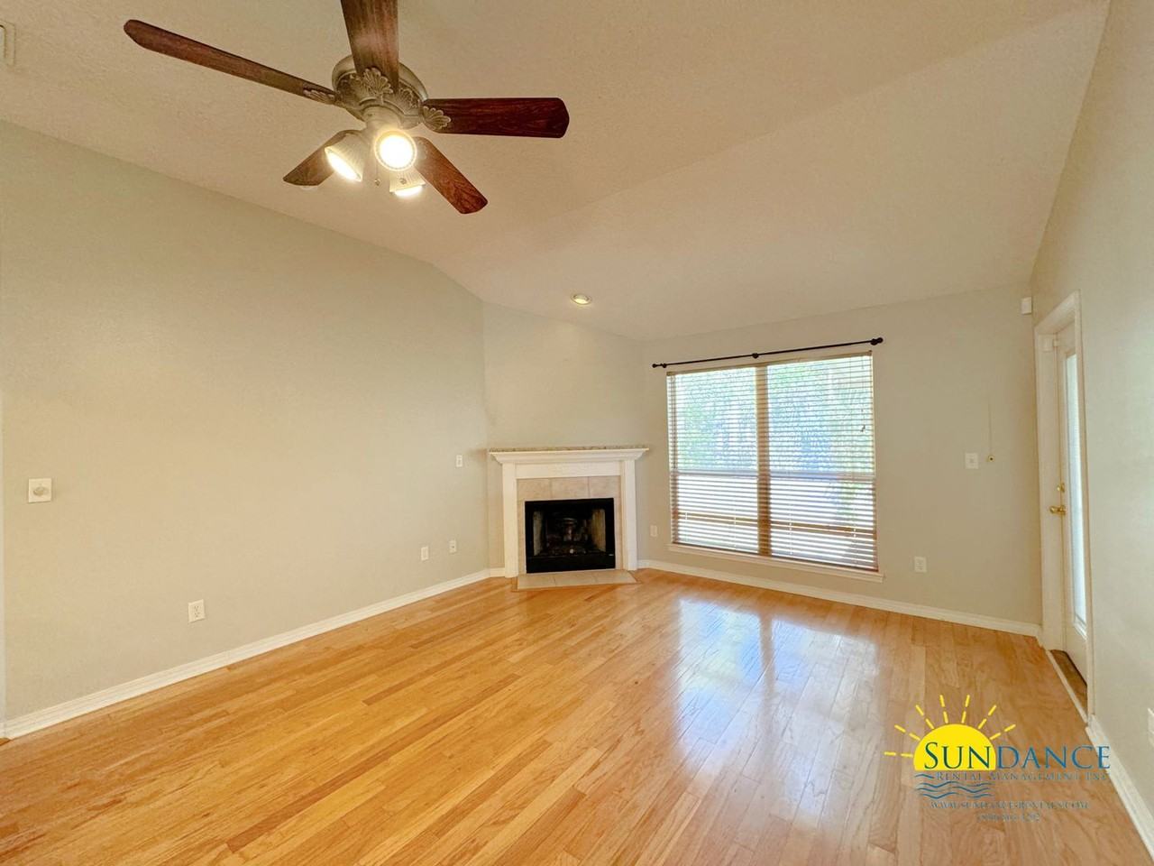 1518 Tommy Ln - Photo 2 of 20