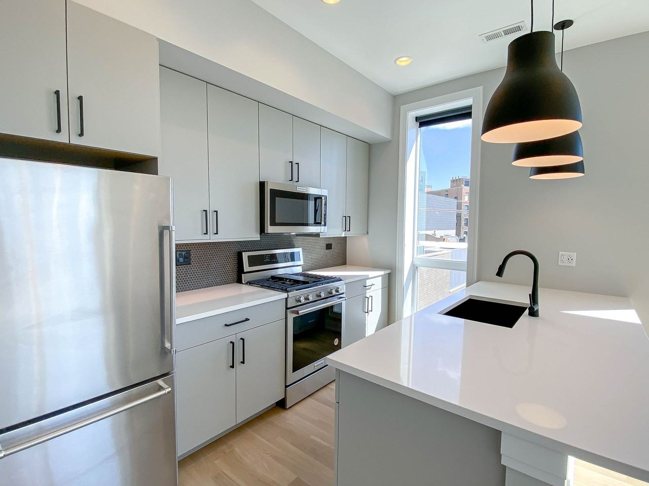 1050 W. Cornelia - Photo 5 of 10