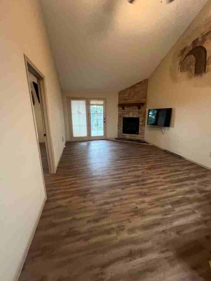 1446 W Sackett St - Photo 7 of 17