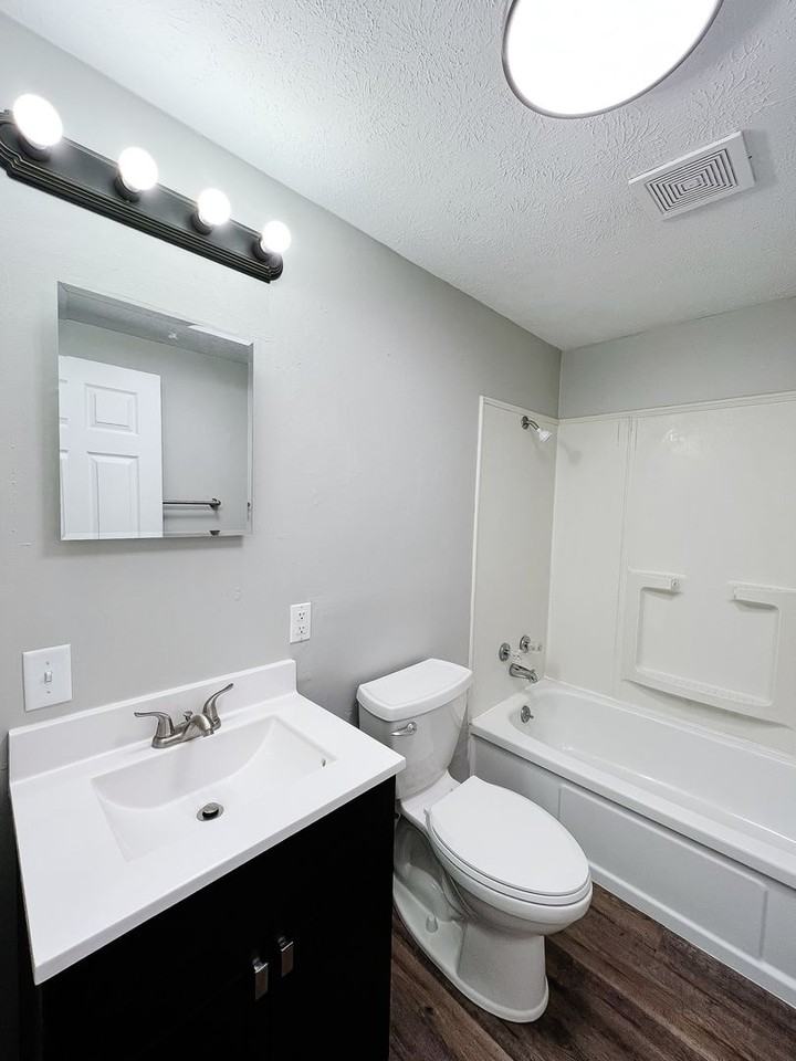 2523 1/2 W Ethel Ave - Photo 3 of 7