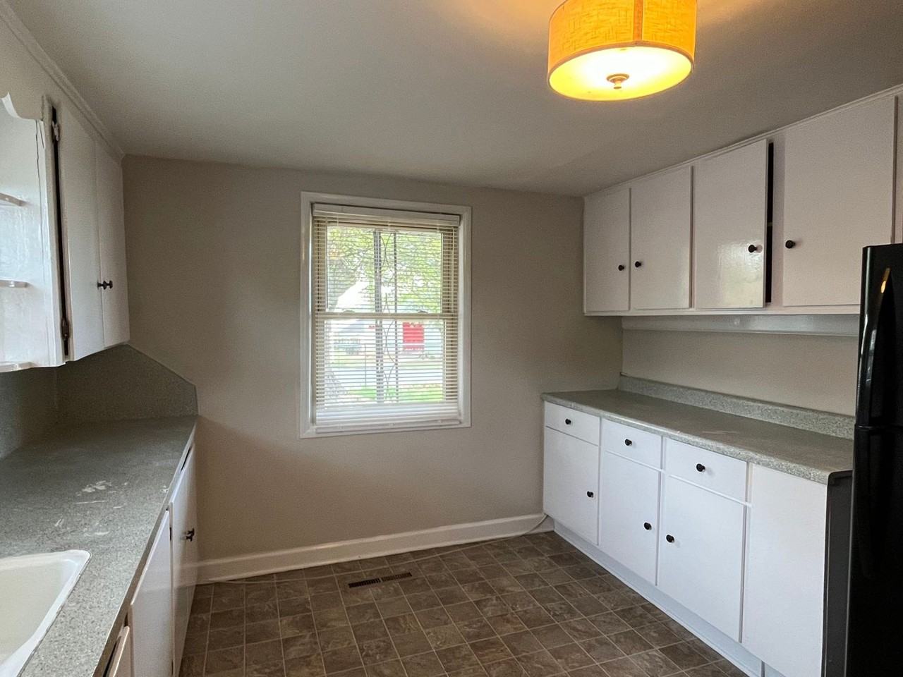 1508 Beechwood Dr - Photo 4 of 10