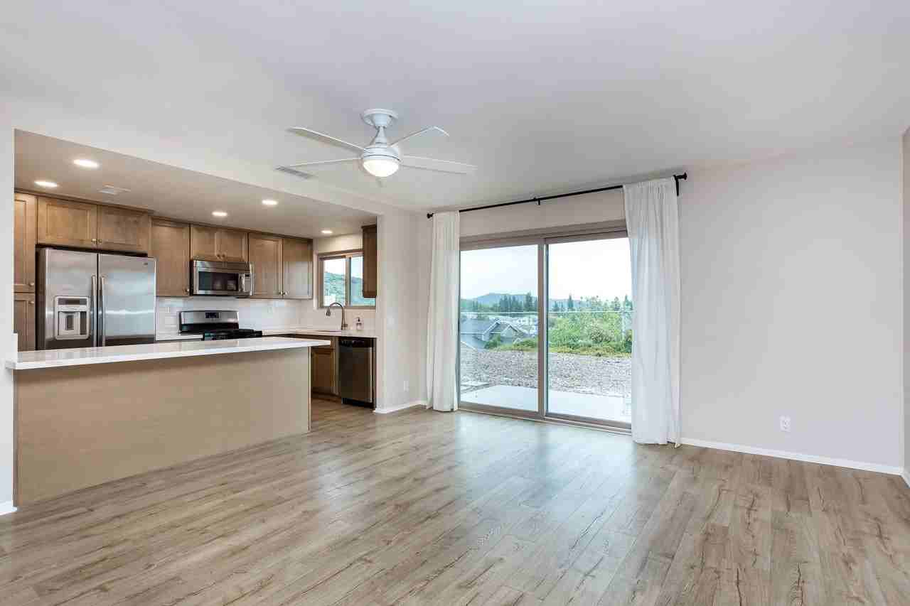 10964 Easthaven Ct - Photo 3 of 17