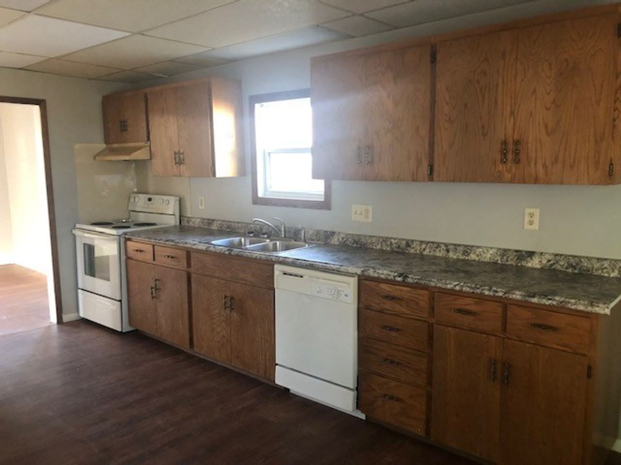 907 9th Ave Ne - Photo 2 of 13