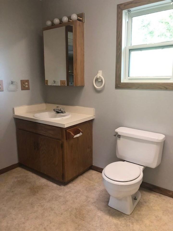 907 9th Ave Ne - Photo 5 of 13