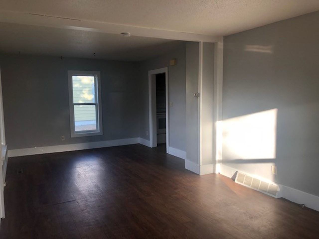 907 9th Ave Ne - Photo 7 of 13