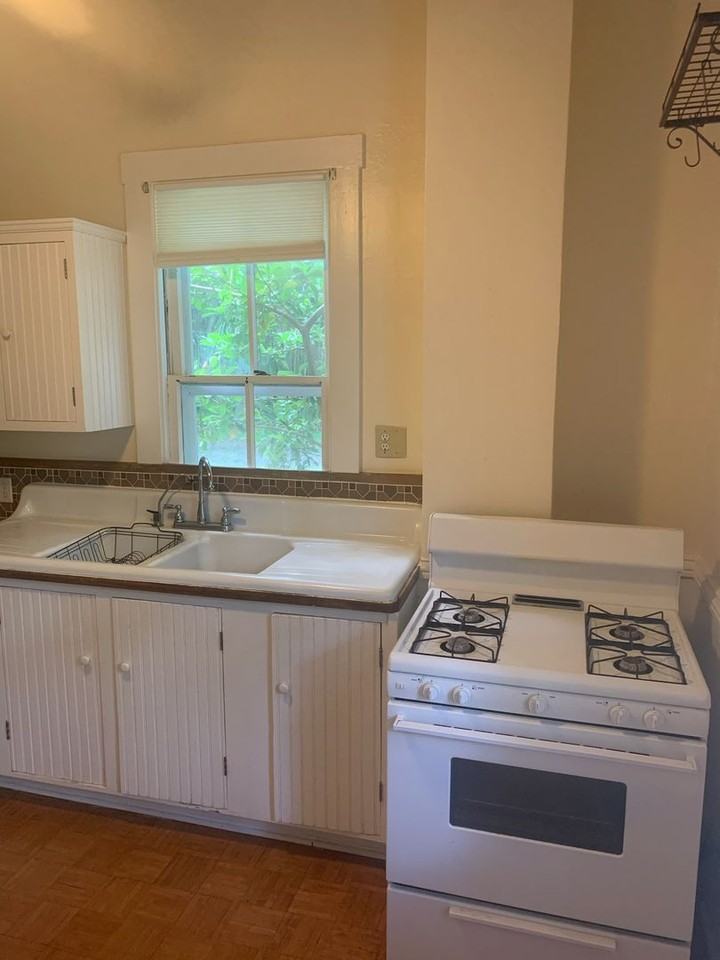 220 Ne 7th St - Photo 5 of 21