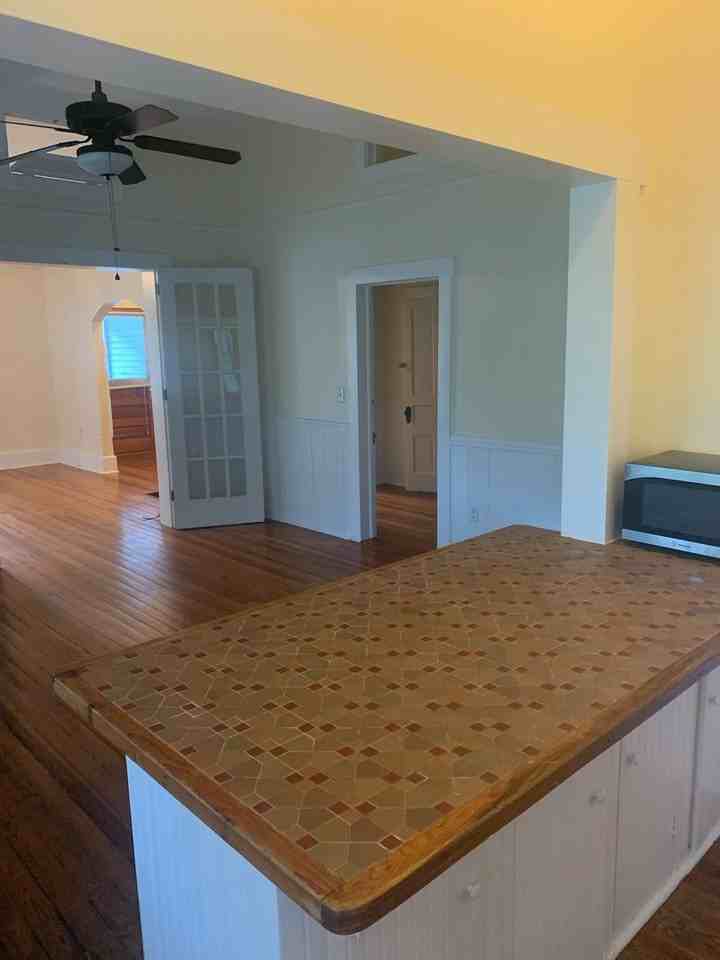 220 Ne 7th St - Photo 6 of 21