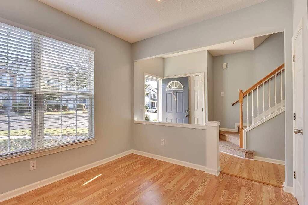 201 Braelock Dr - Photo 4 of 11