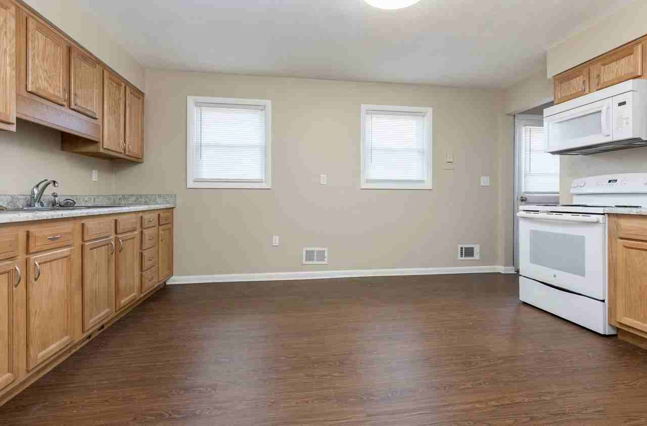 3857 Darlene Dr - Photo 5 of 31