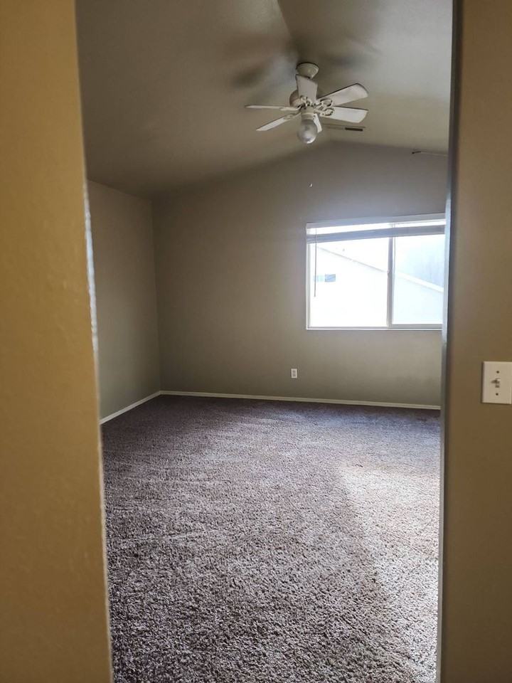 93 N 4000 W - Photo 6 of 21