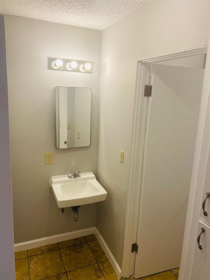 Woodbridge Village Apartments - Photo 7 of 14