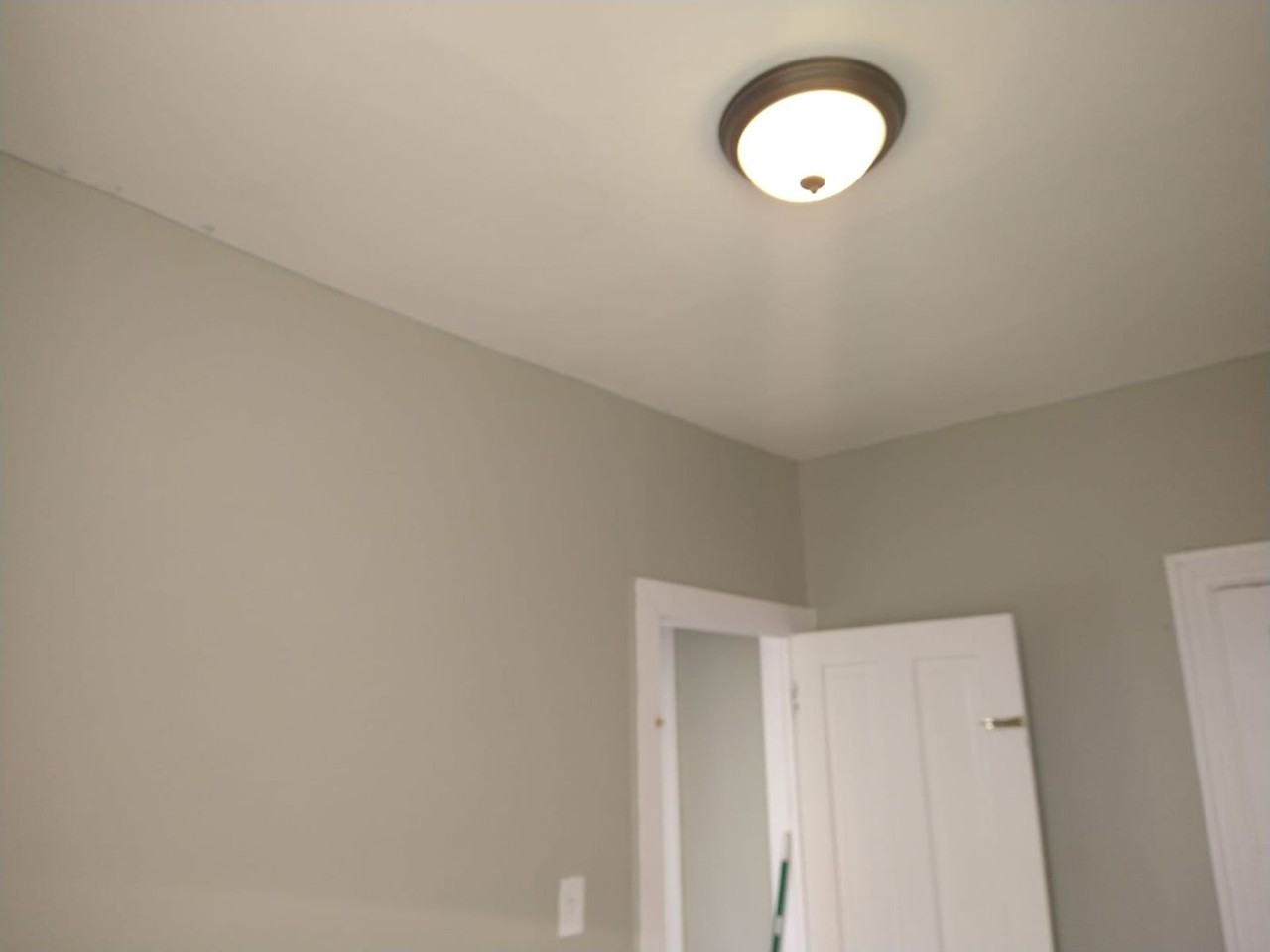 837 Genesee St - Photo 4 of 20