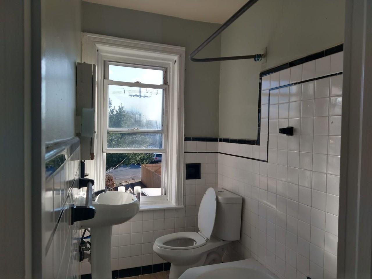 837 Genesee St - Photo 6 of 20