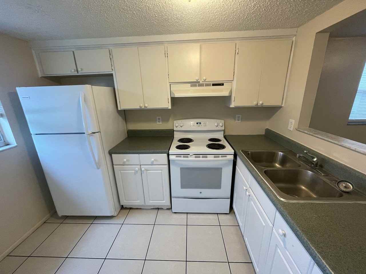 4128 Shoreline Dr - Photo 3 of 15