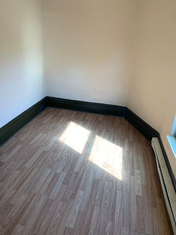 1337 Lynn St - Photo 2 of 10