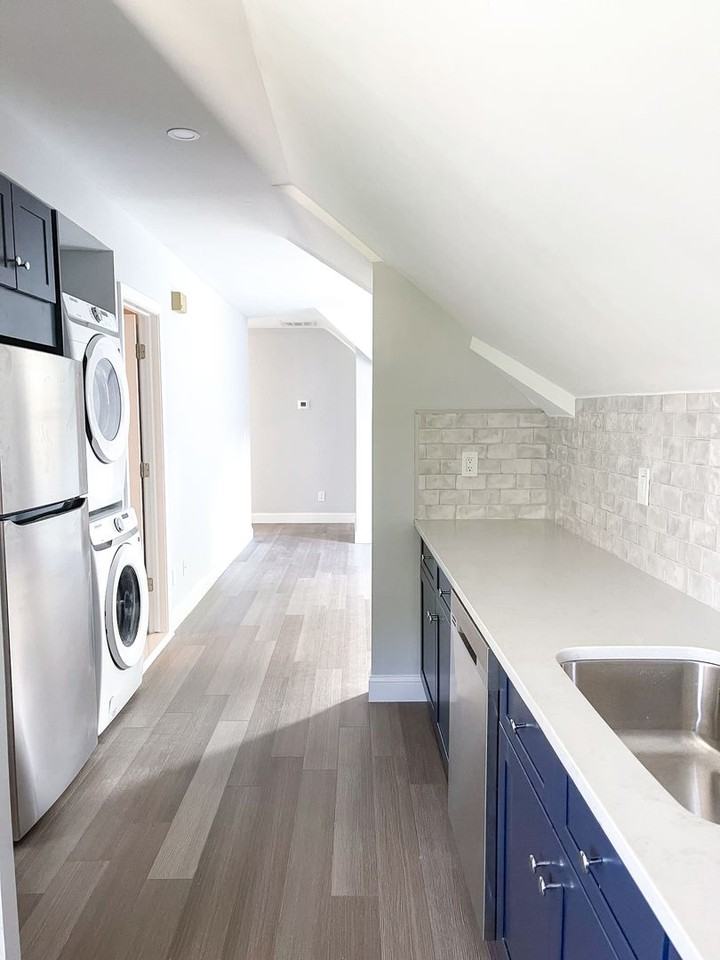 236 Nicoll St - Photo 2 of 33