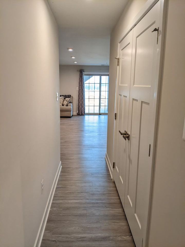 10110 Hutzell St - Photo 3 of 50