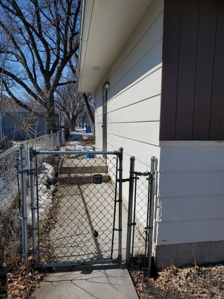 1122 18th St N - Photo 2 of 40