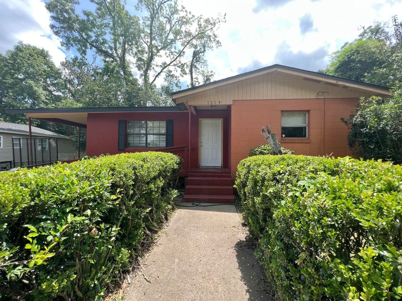 1219 Hernando Dr - Photo 2 of 6