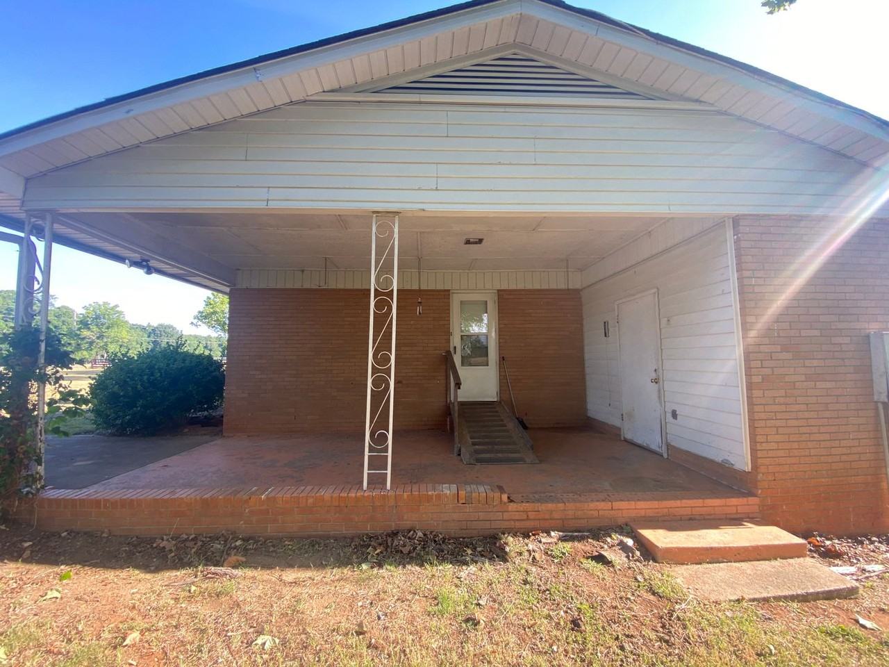 2150 Stony Point Rd - Photo 2 of 40