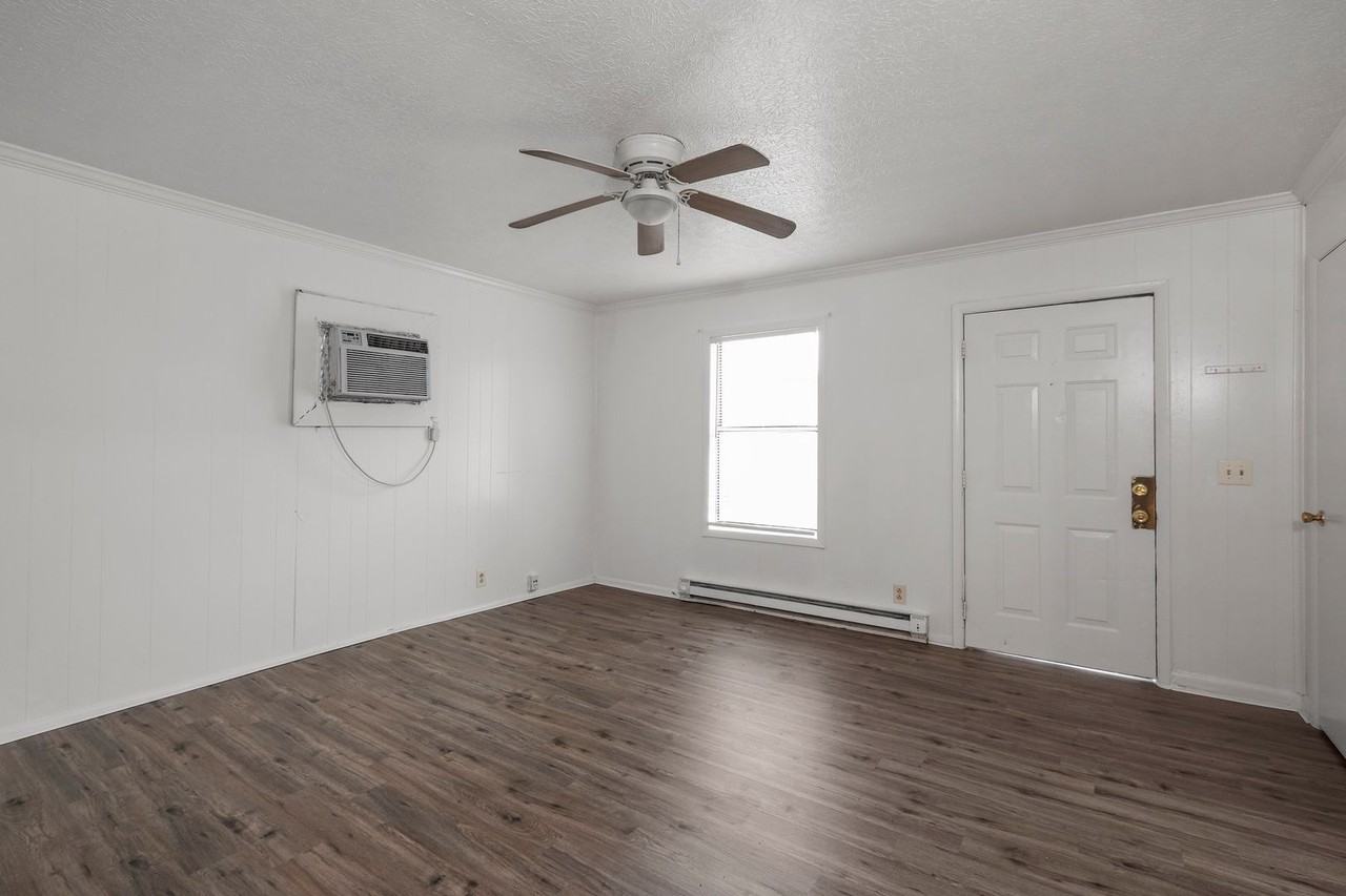 122 South Ford Street - Photo 2 of 12