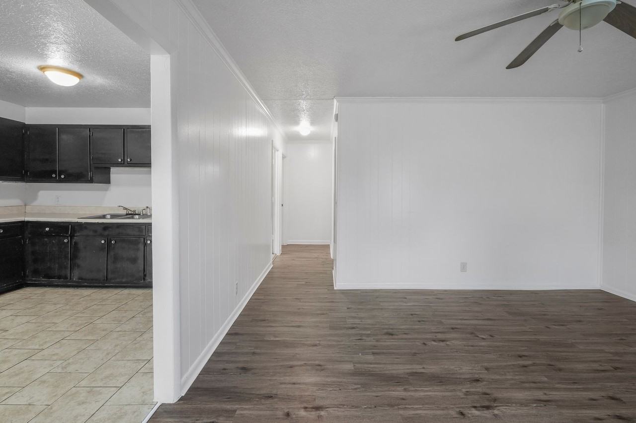 122 South Ford Street - Photo 3 of 12