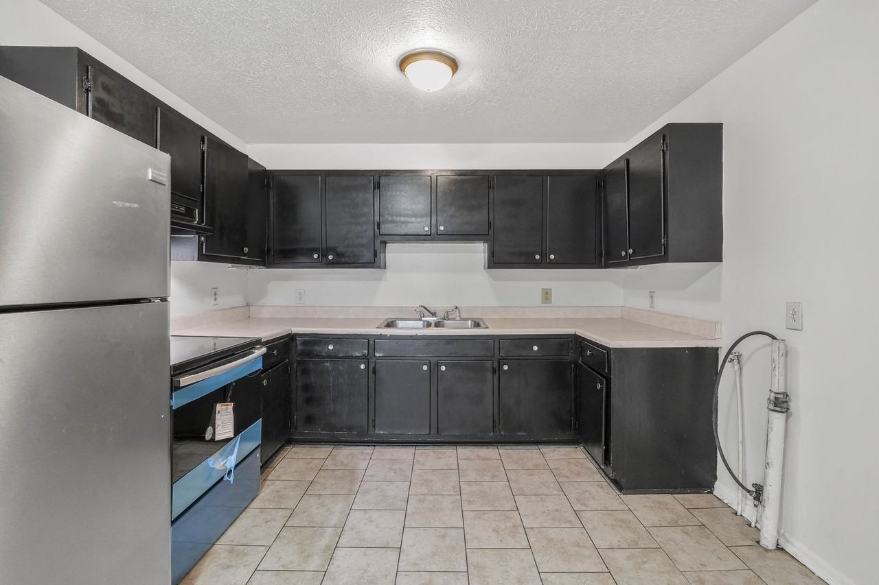 122 South Ford Street - Photo 4 of 12