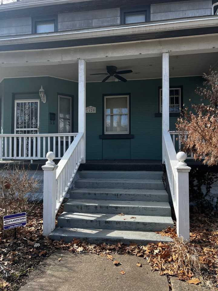 2420 N 10th St - Photo 3 of 20