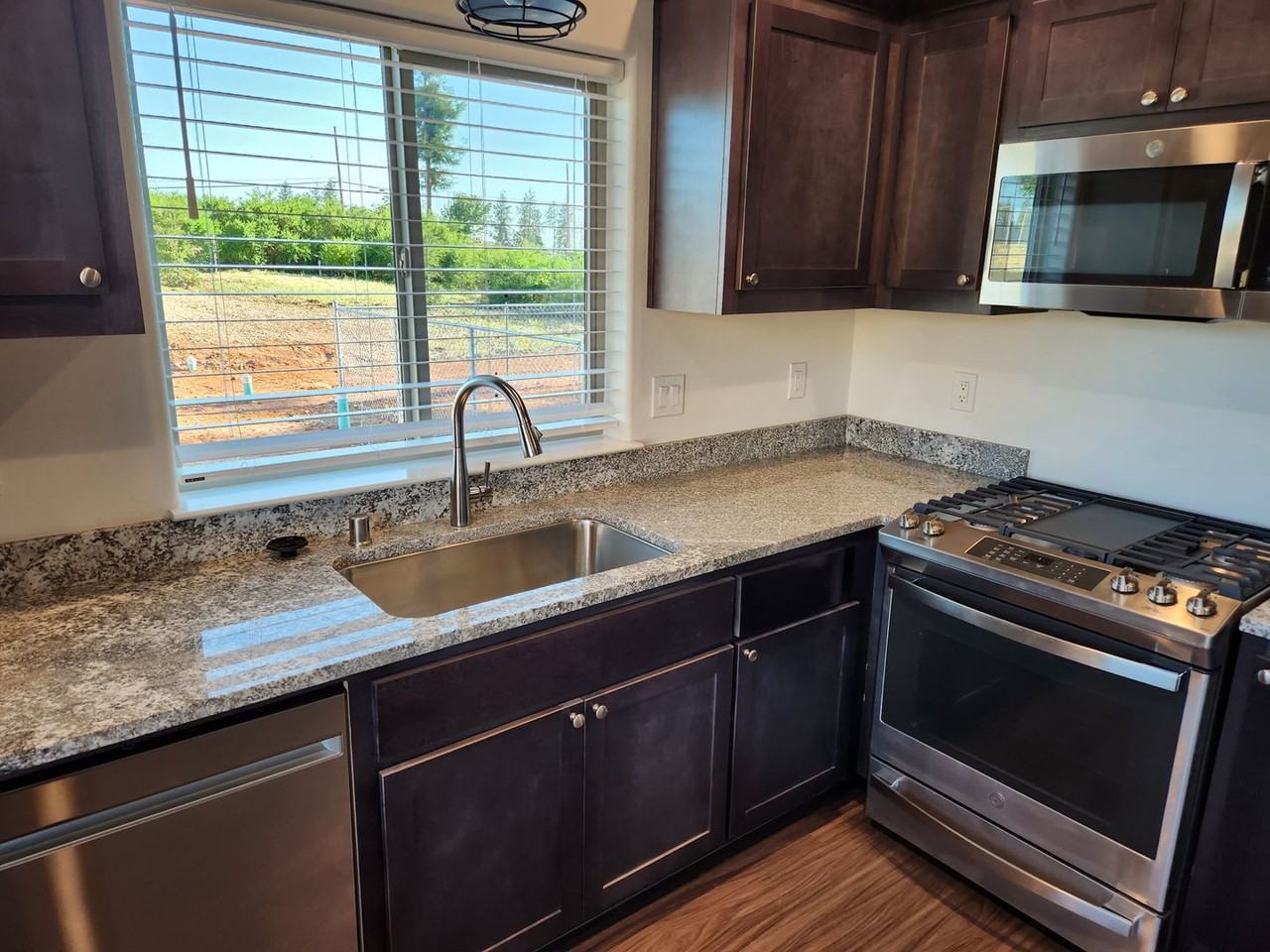 6117 Lois Dr - Photo 3 of 13