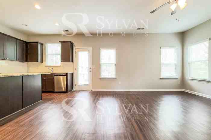152 Avonwood Cir - Photo 3 of 14