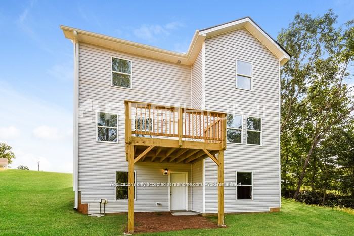 745 Fairview Dr - Photo 3 of 6