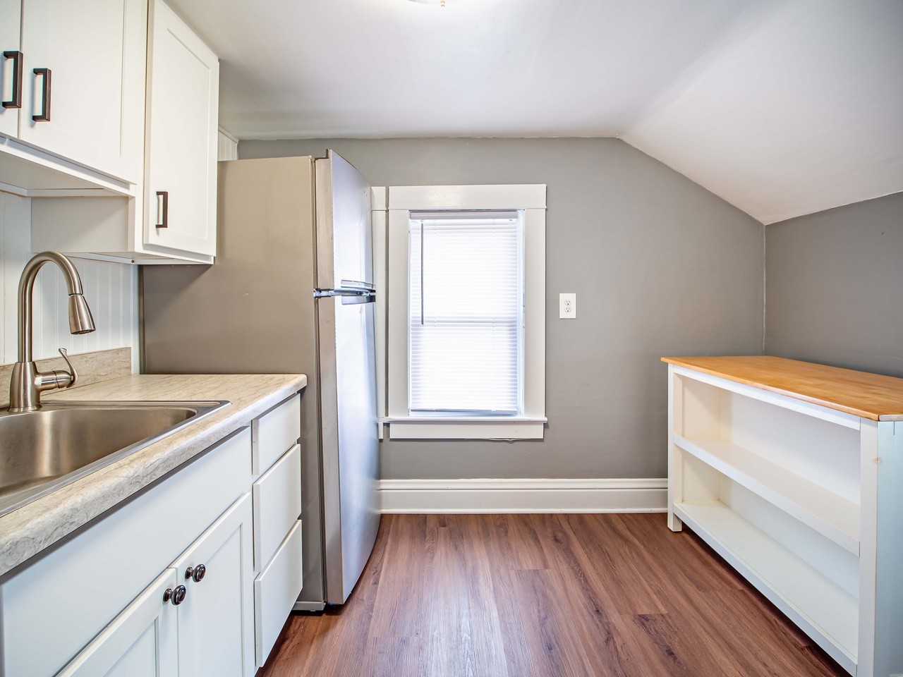 422 S State St #B - Photo 3 of 9