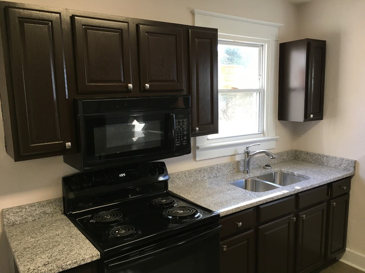 1305 W 27th St #NA - Photo 3 of 15