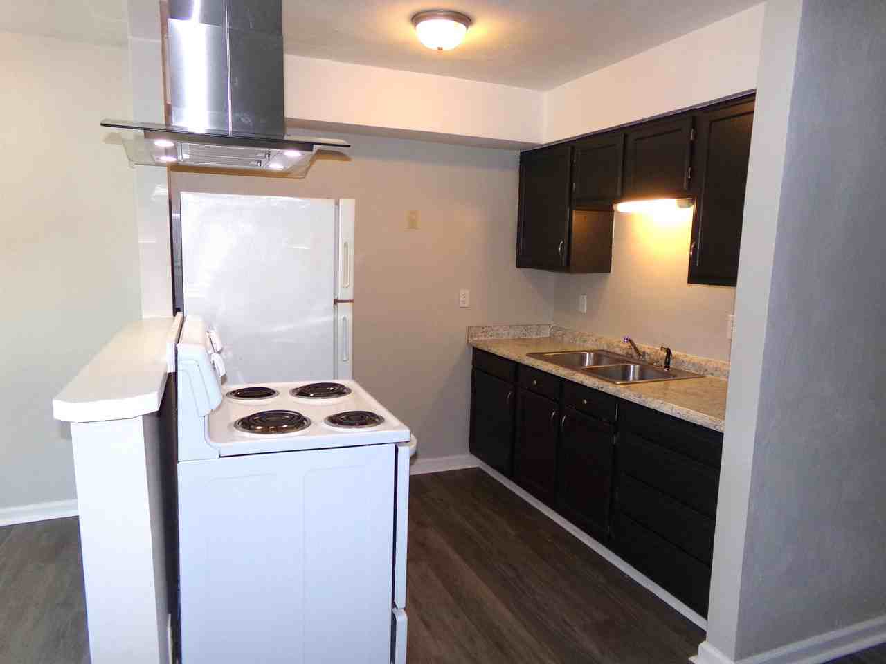 415 W 32nd St #1 - Photo 3 of 17