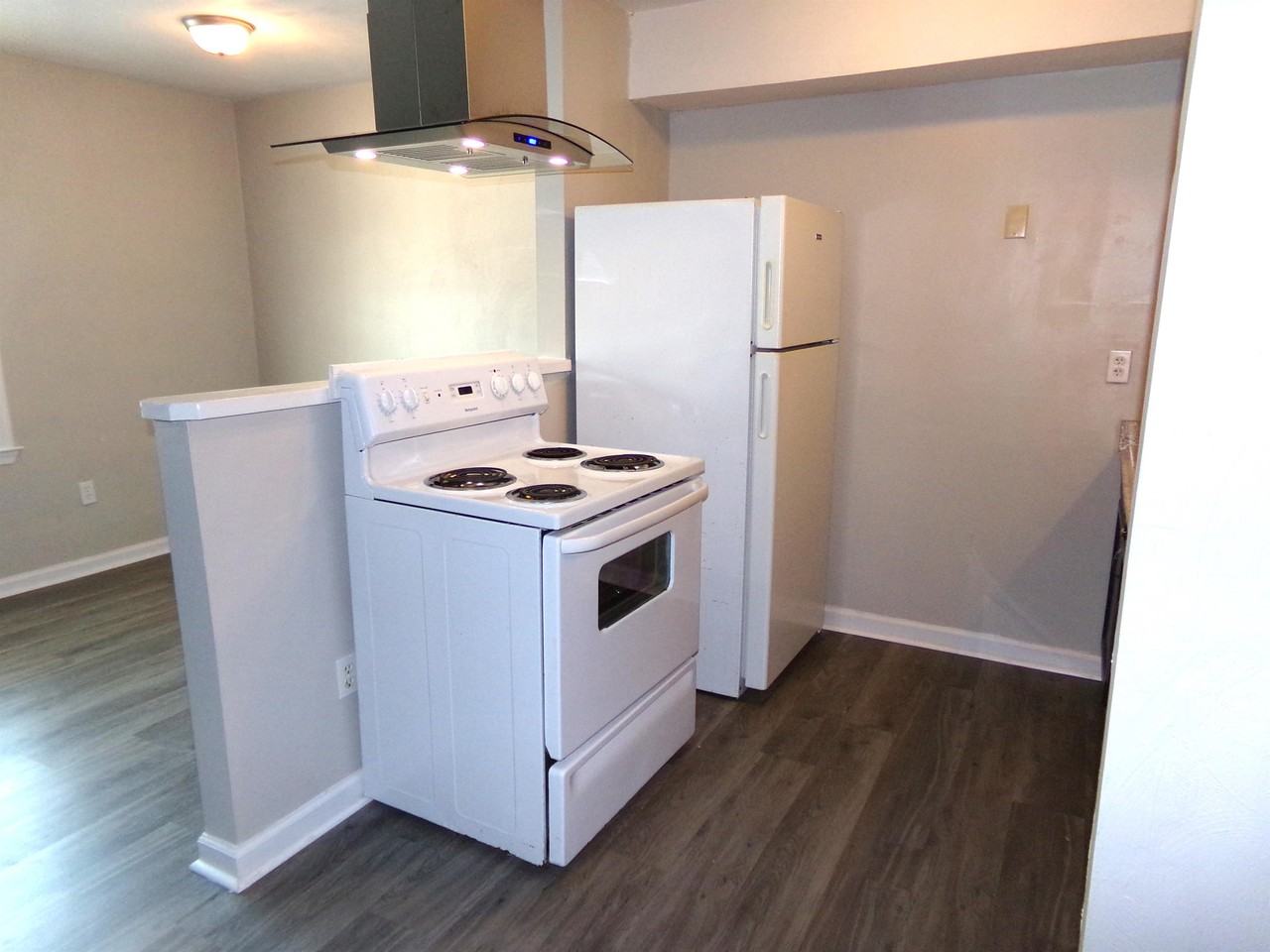 415 W 32nd St #1 - Photo 5 of 17