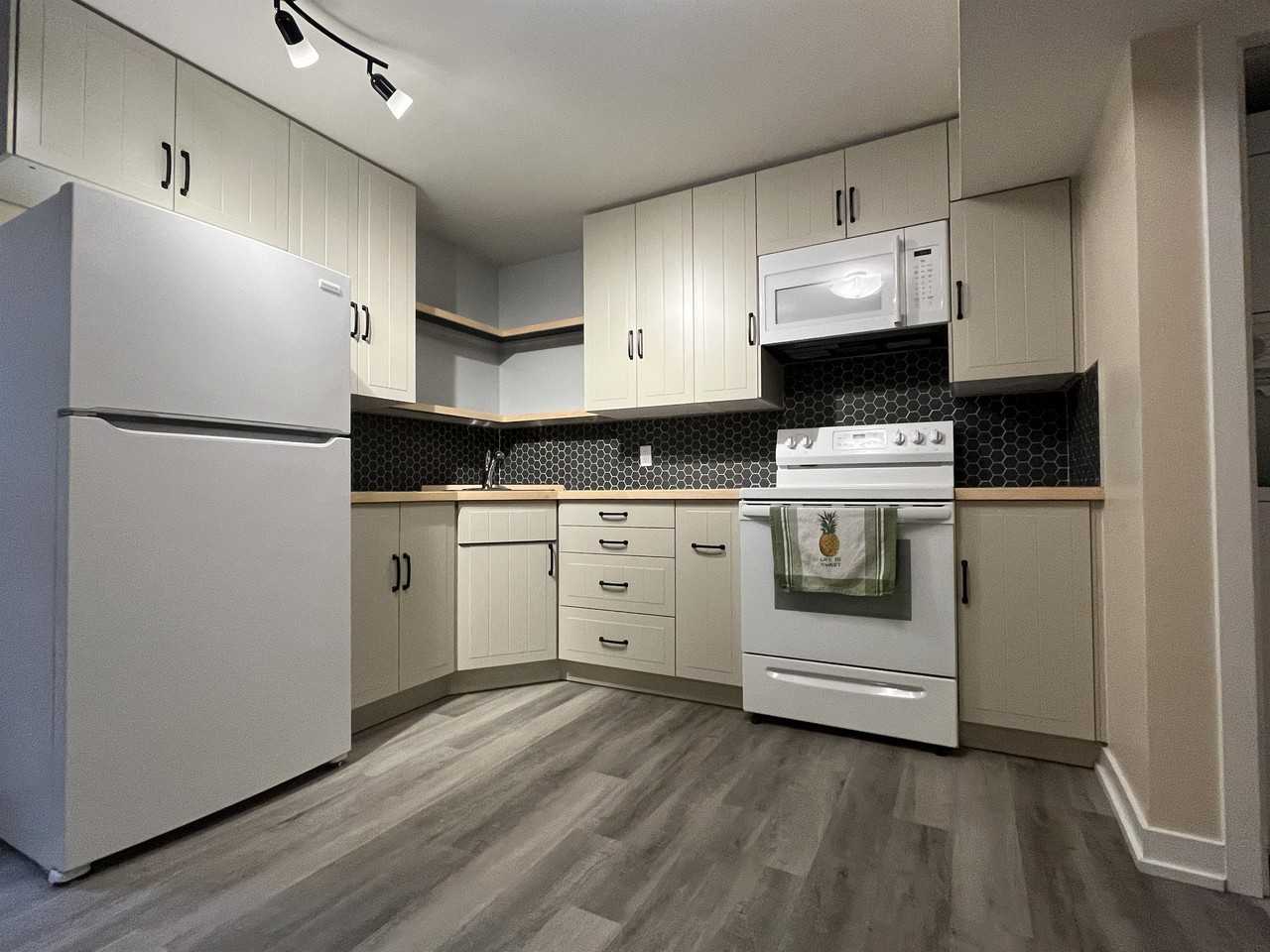 46508 Lear Dr #B - Photo 2 of 16